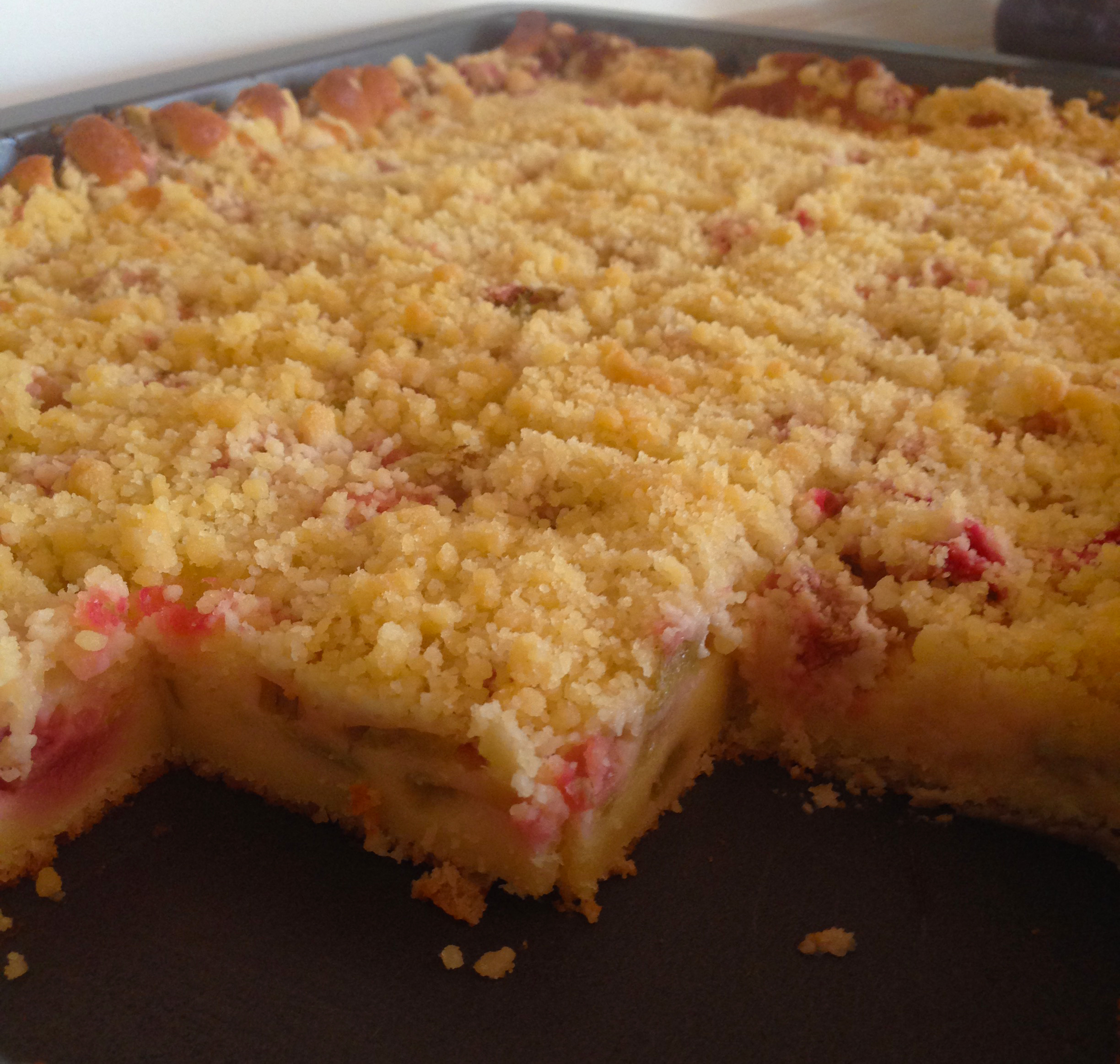 Rhabarberkuchen mit Streusel vom Blech - BackGAUDI