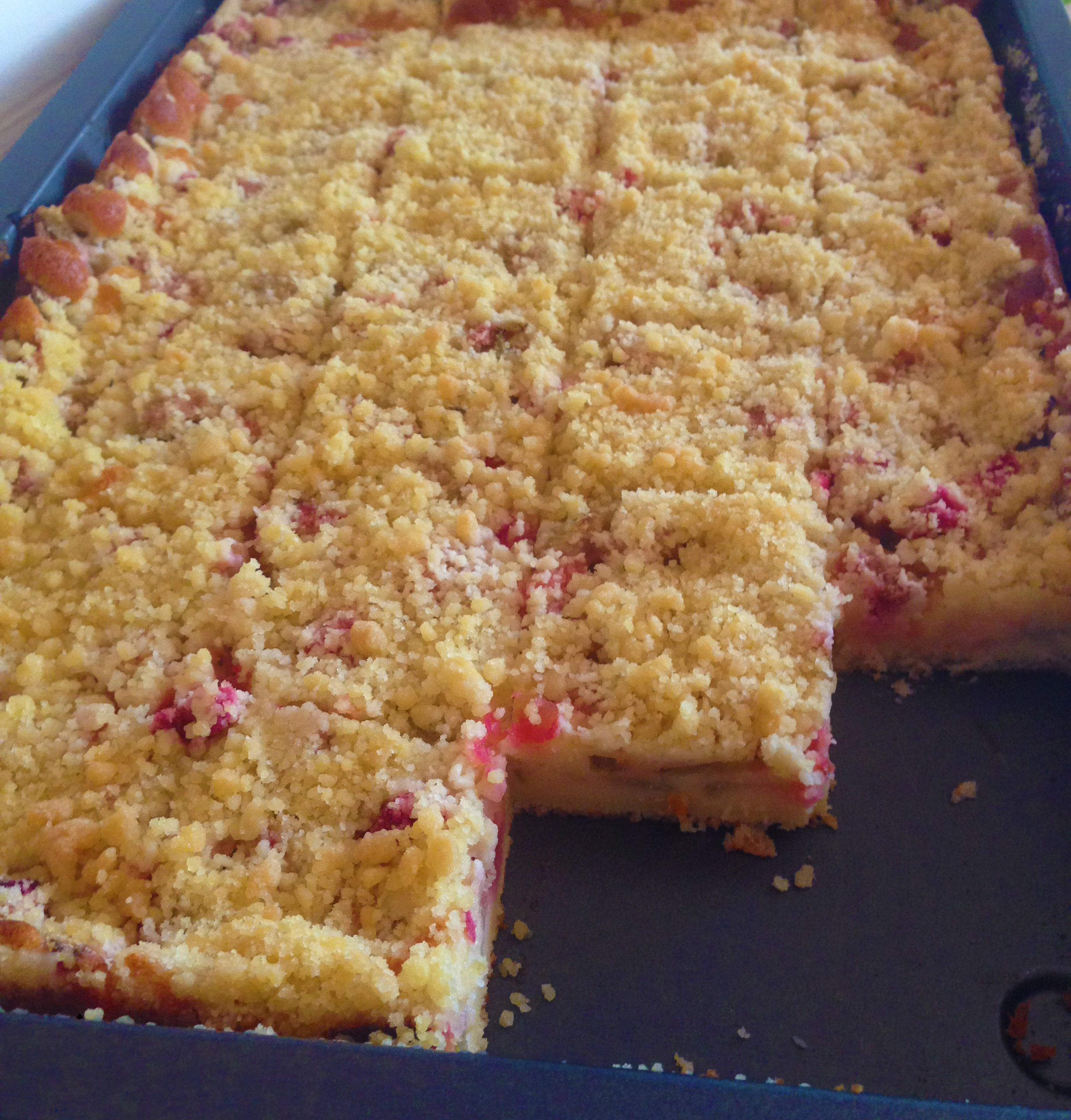 Rhabarberkuchen mit Streusel vom Blech - BackGAUDI