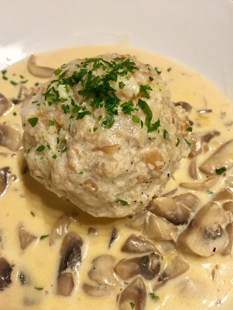 Semmelknödel mit Rahmschwammerl - BackGAUDI