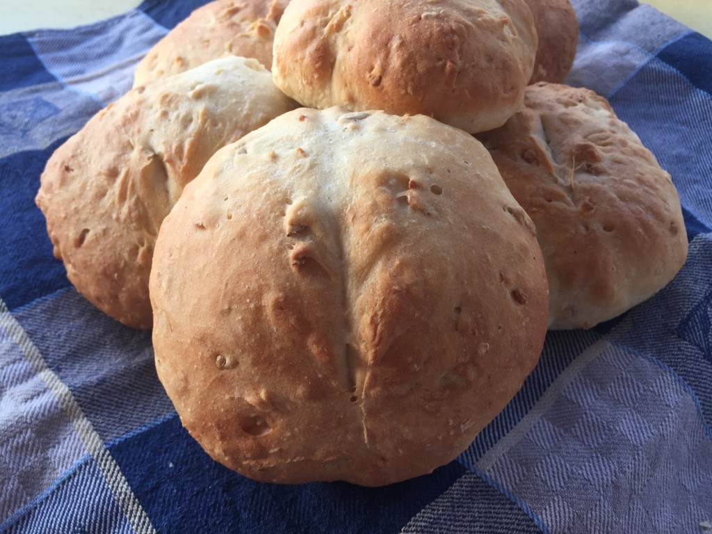 Dinkel-Sonnenblumenkern Brötchen, wie vom Bäcker - BackGAUDI